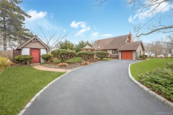 $685,000 | 325 Middle Road, Blue Point, NY 11715