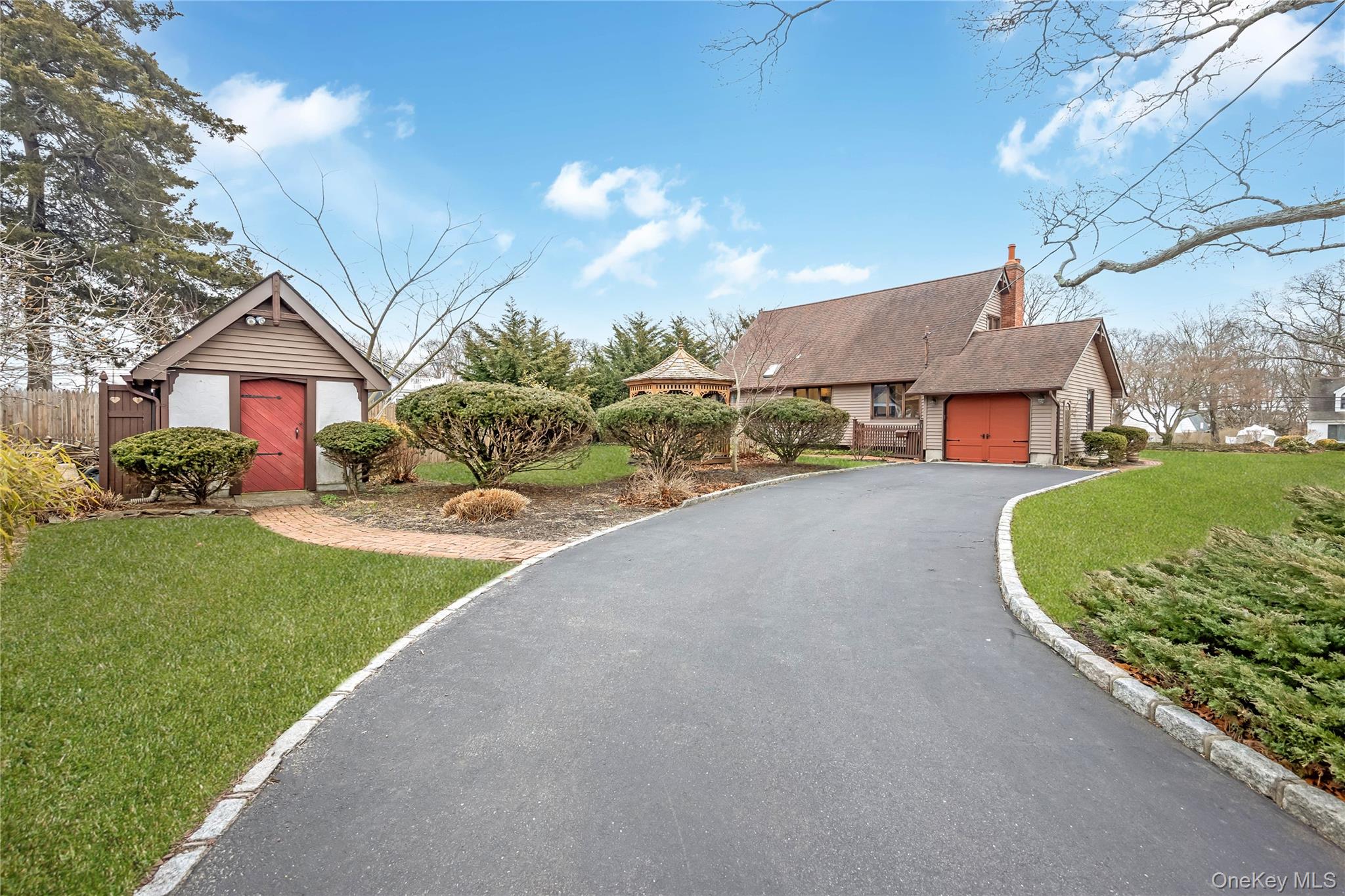 325 Middle Road Blue Point, NY 11715 - Photo 28 of 33