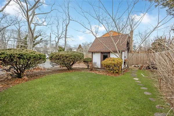 $685,000 | 325 Middle Road, Blue Point, NY 11715