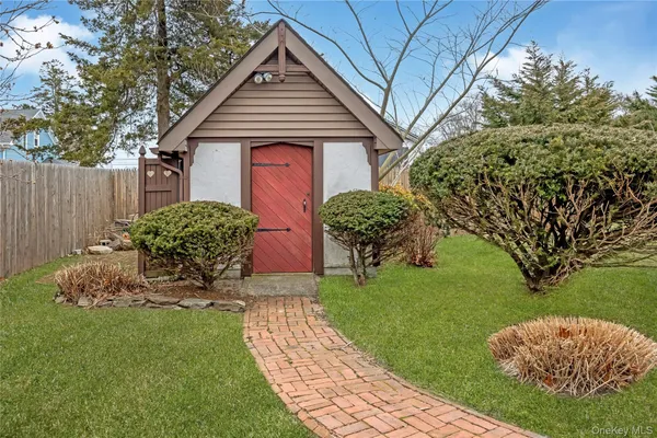 $685,000 | 325 Middle Road, Blue Point, NY 11715