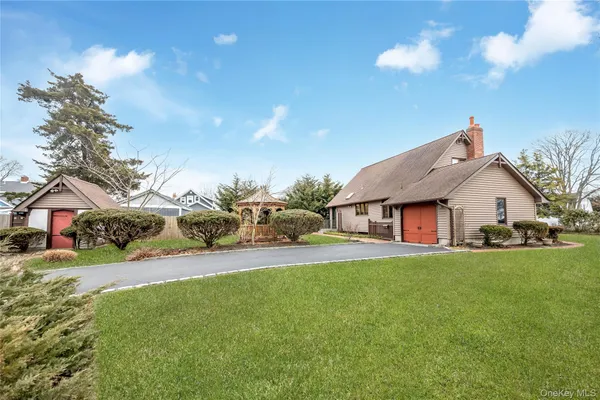 $685,000 | 325 Middle Road, Blue Point, NY 11715