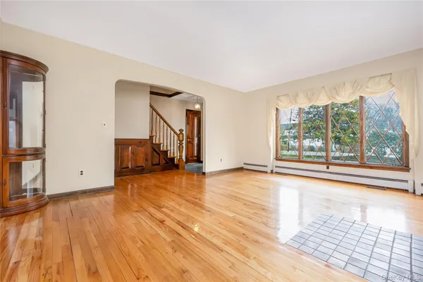 $685,000 | 325 Middle Road, Blue Point, NY 11715