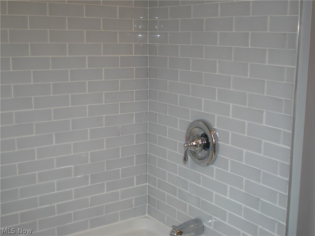 4021 Stonehaven Road Cleveland, OH 44121 - Photo 8 of 31