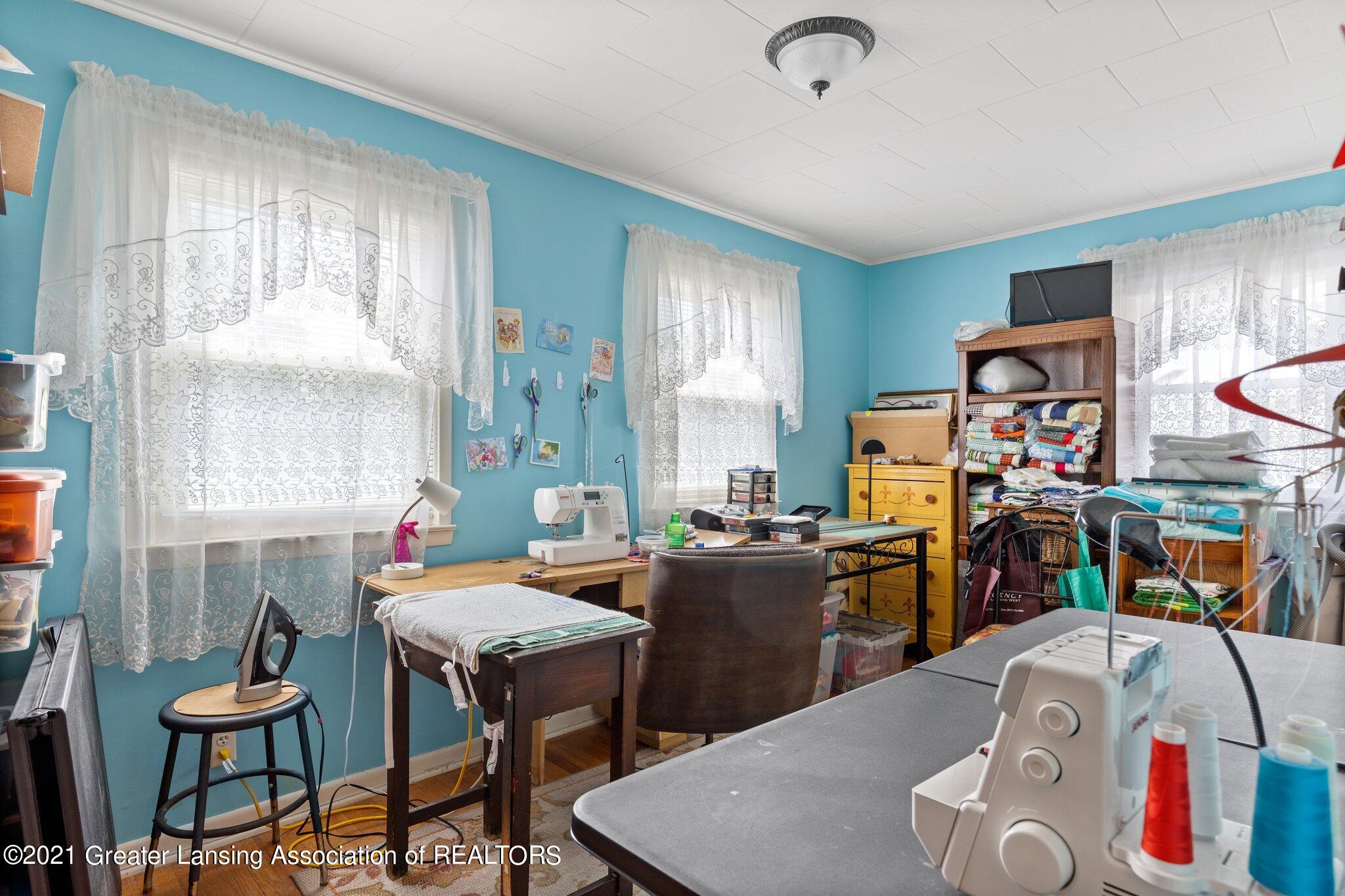911 Gould Road Lansing, MI 48917 - Photo 12 of 24 21-web-or-mls-1P6A0505