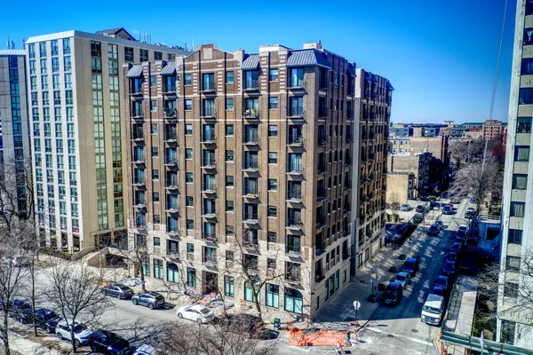 $1,638 | 4520 North Clarendon Avenue, Unit 708, Chicago, IL 60640