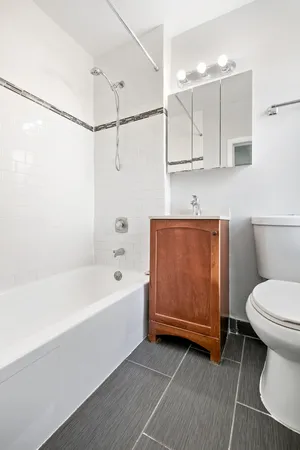 $1,638 | 4520 North Clarendon Avenue, Unit 708, Chicago, IL 60640
