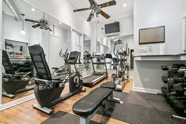 $1,638 | 4520 North Clarendon Avenue, Unit 708, Chicago, IL 60640