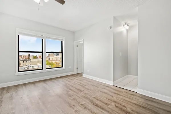 $1,638 | 4520 North Clarendon Avenue, Unit 708, Chicago, IL 60640