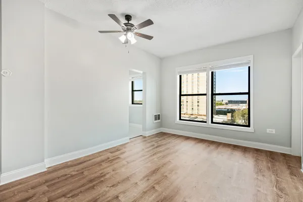 $1,638 | 4520 North Clarendon Avenue, Unit 708, Chicago, IL 60640