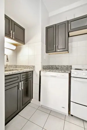 $1,638 | 4520 North Clarendon Avenue, Unit 708, Chicago, IL 60640