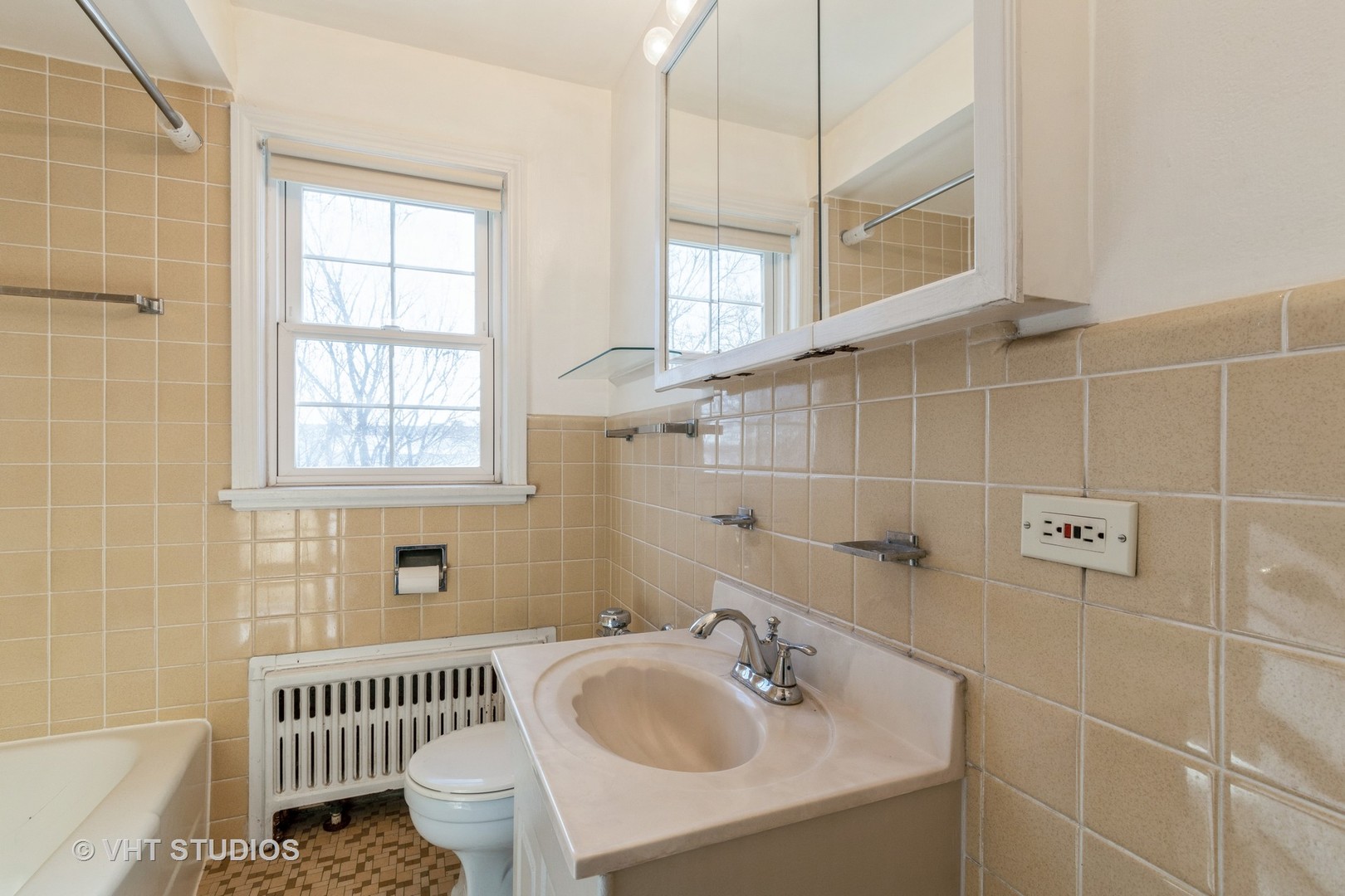 334 Ridge Avenue, Unit 3 Evanston, IL 60202 - Photo 6 of 12 a bathroom with a sink and a toilet