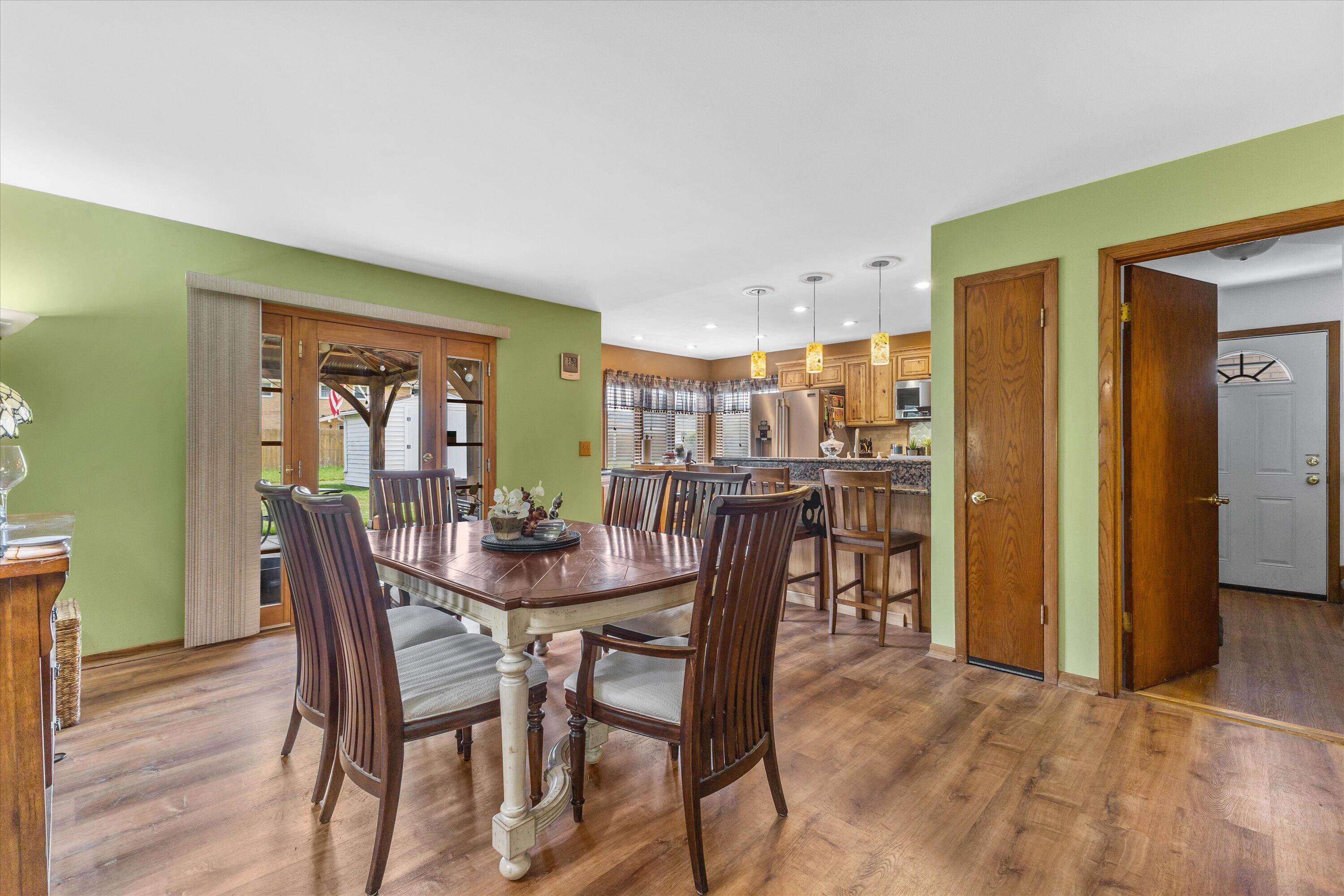 3732 South 75th Street Milwaukee, WI 53220 - Photo 7 of 43 Dining Area