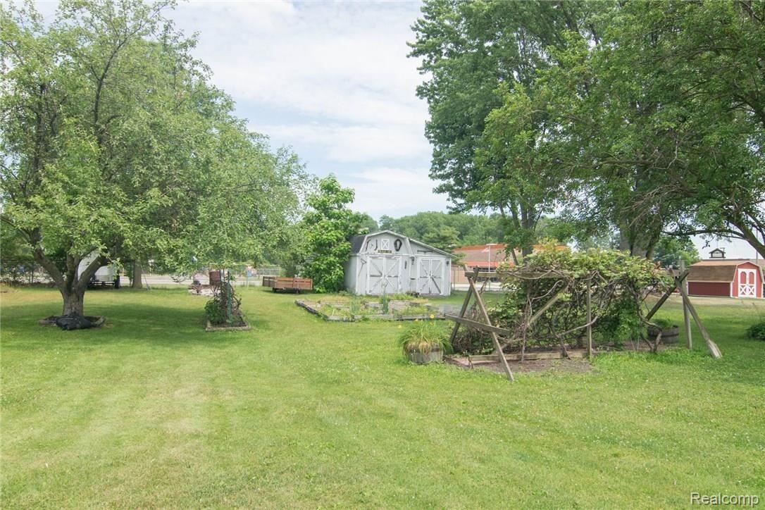 11434 Grafton Road Carleton, MI 48117 - Photo 40 of 50 DSC_0809.jpg