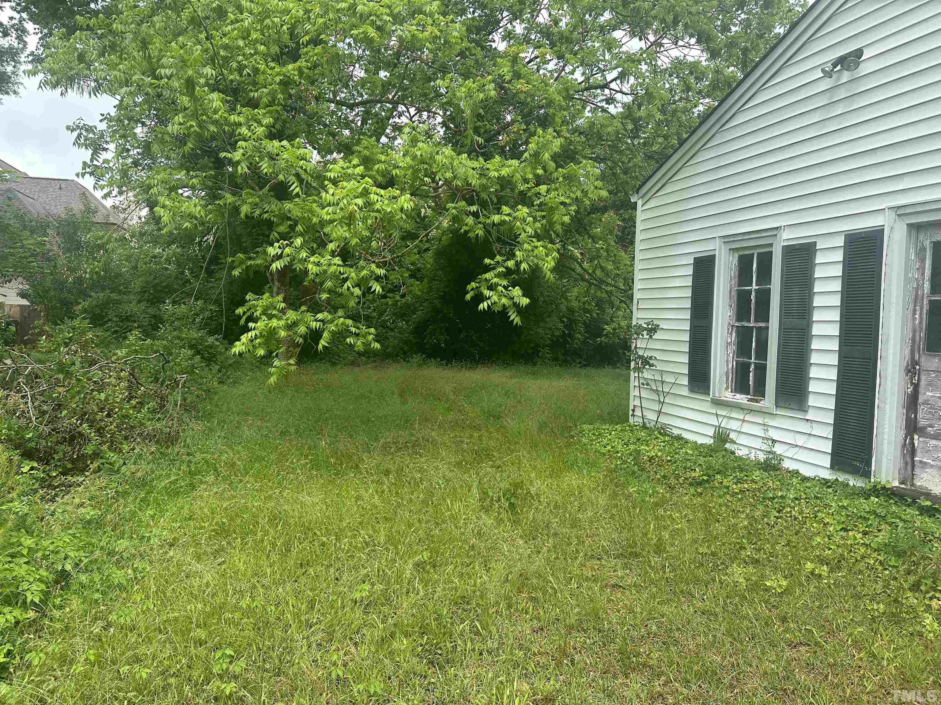 1309 Canterbury Road Raleigh, NC 27607 - Photo 28 of 32 a view of a house with backyard and garden