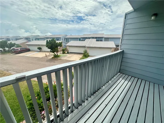 $199,900 | 830 Cliff Drive, Unit 13, Portland, TX 78374