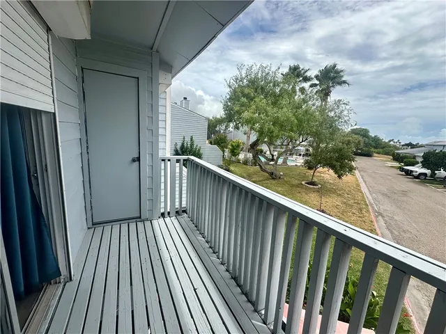 $199,900 | 830 Cliff Drive, Unit 13, Portland, TX 78374