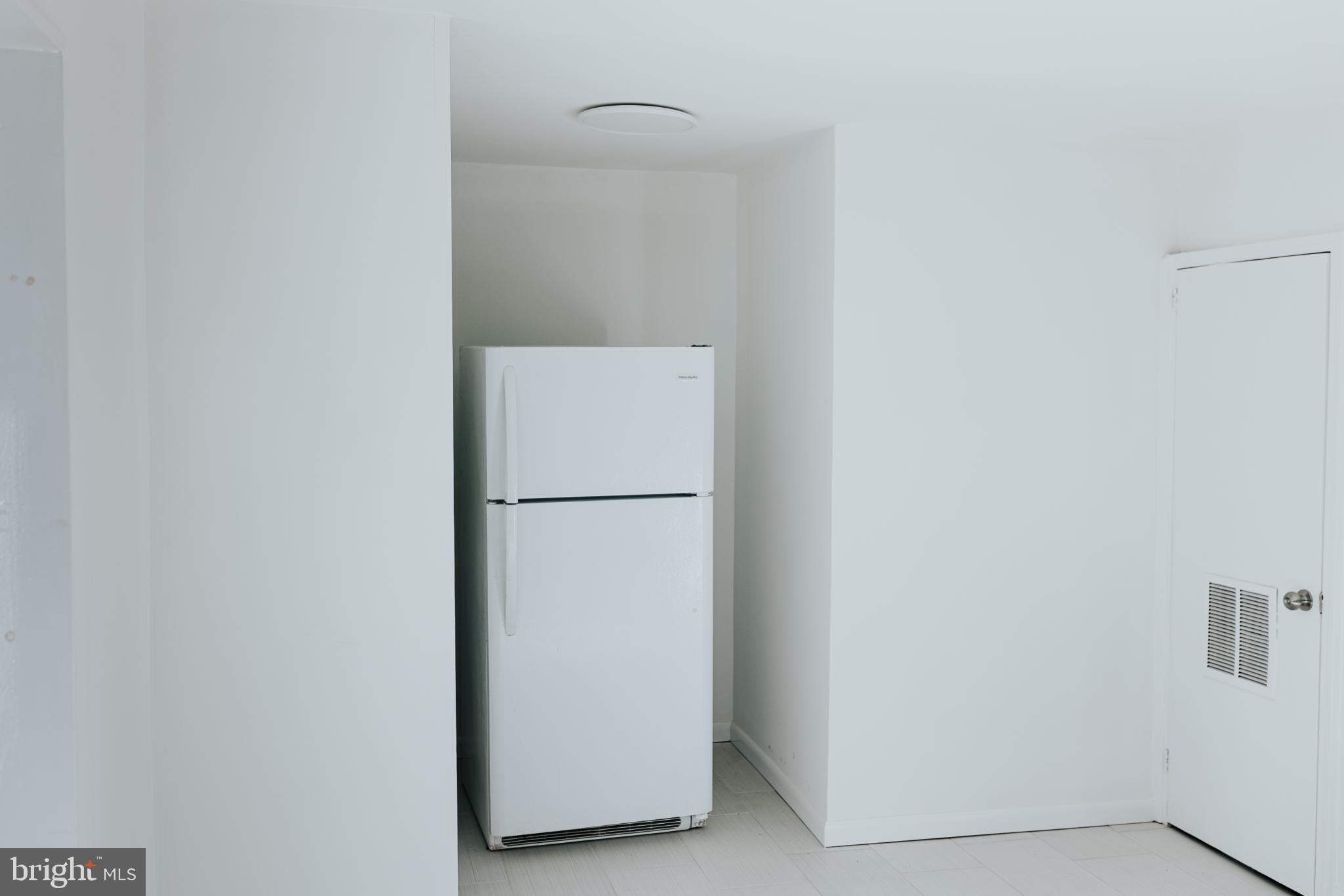 2511 Madison Avenue, Unit 3 Baltimore, MD 21217 - Photo 7 of 12 a utility room with dryer and washer