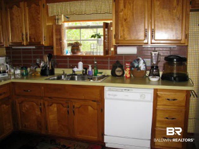112 Ronforth Street Fairhope, AL 36532 - Photo 9 of 33 Kitchen View 3