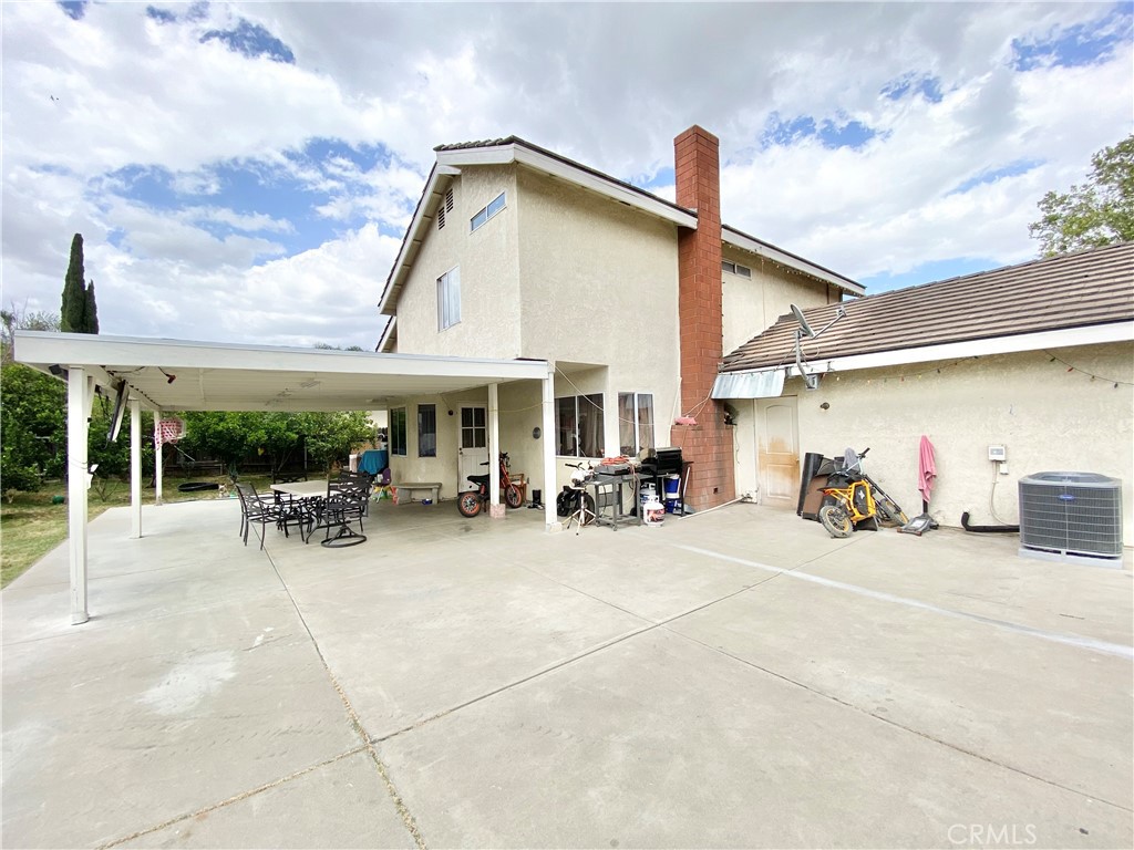 1444 North Sage Avenue Rialto, CA 92376 - Photo 5 of 22 a view of a patio with table and chairs under an umbrella