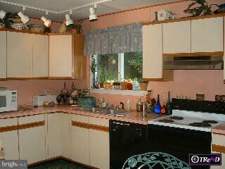 107 North Malin Road Broomall, PA 19008 - Photo 3 of 6 Gallery Image 3