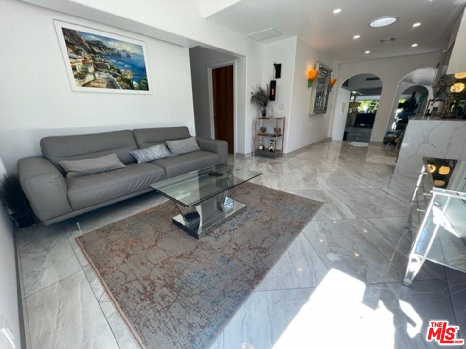 425 Sunridge Street Playa del Rey, CA 90293 - Photo 1 of 46 Gallery Image 1