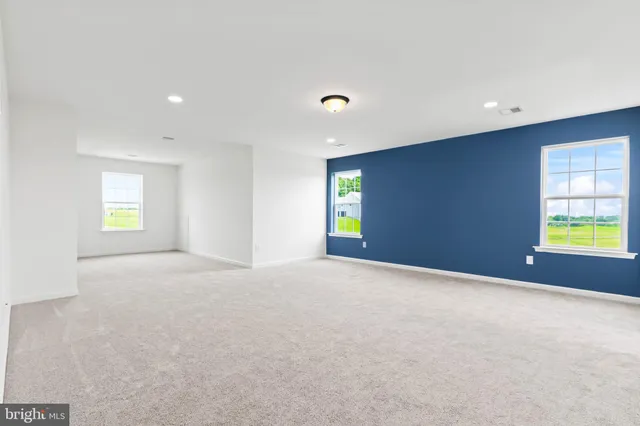 an empty room with closet and a window