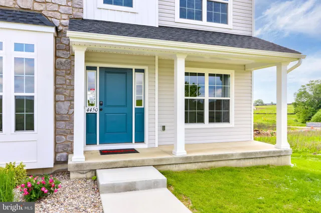 $859,900 | 4450 Maple Street, Schnecksville, PA 18078