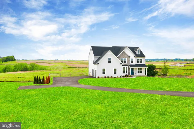 $859,900 | 4450 Maple Street, Schnecksville, PA 18078