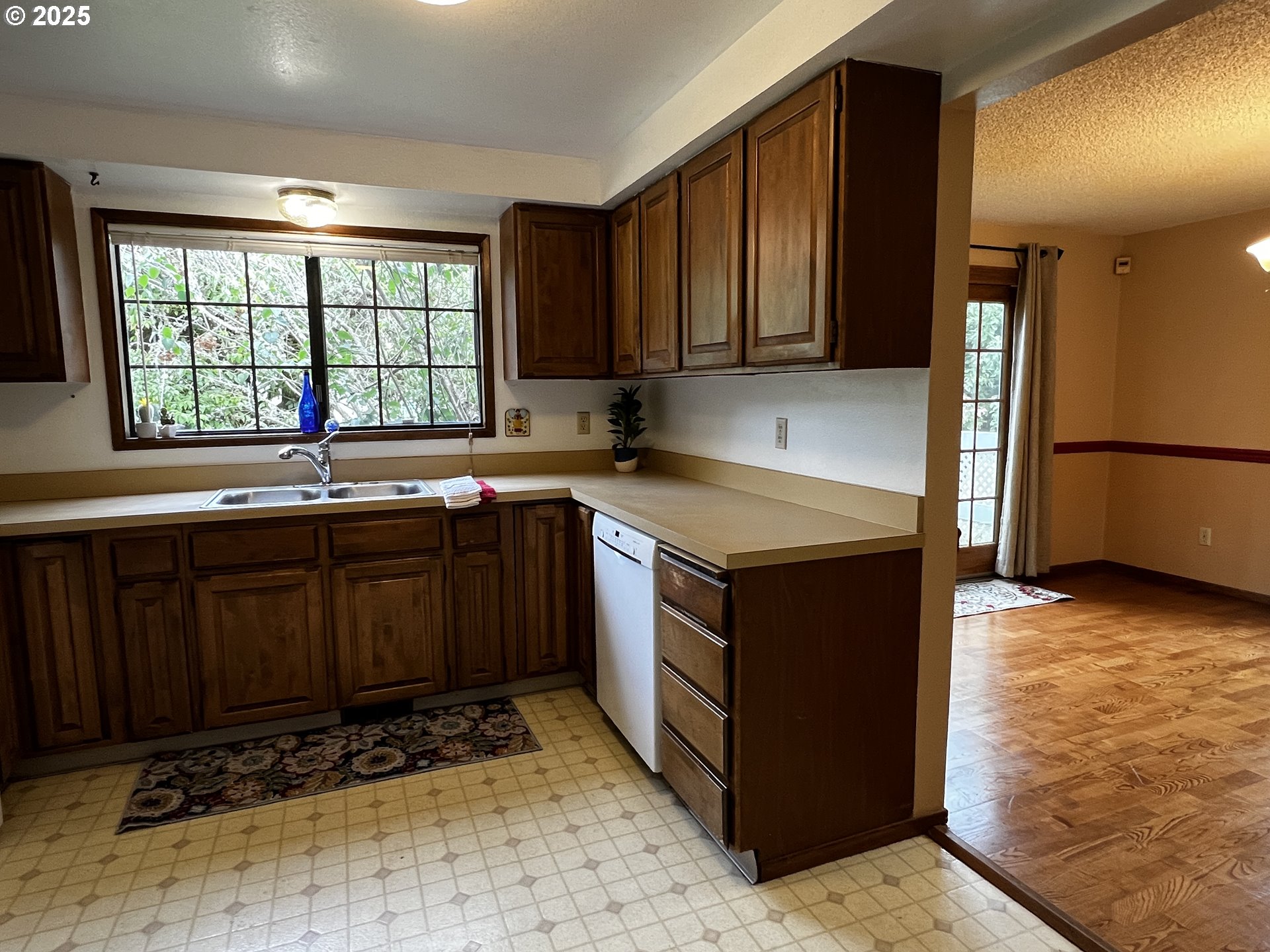 1011 Heather Court Reedsport, OR 97467 - Photo 12 of 46 Kitchen/Dining Room