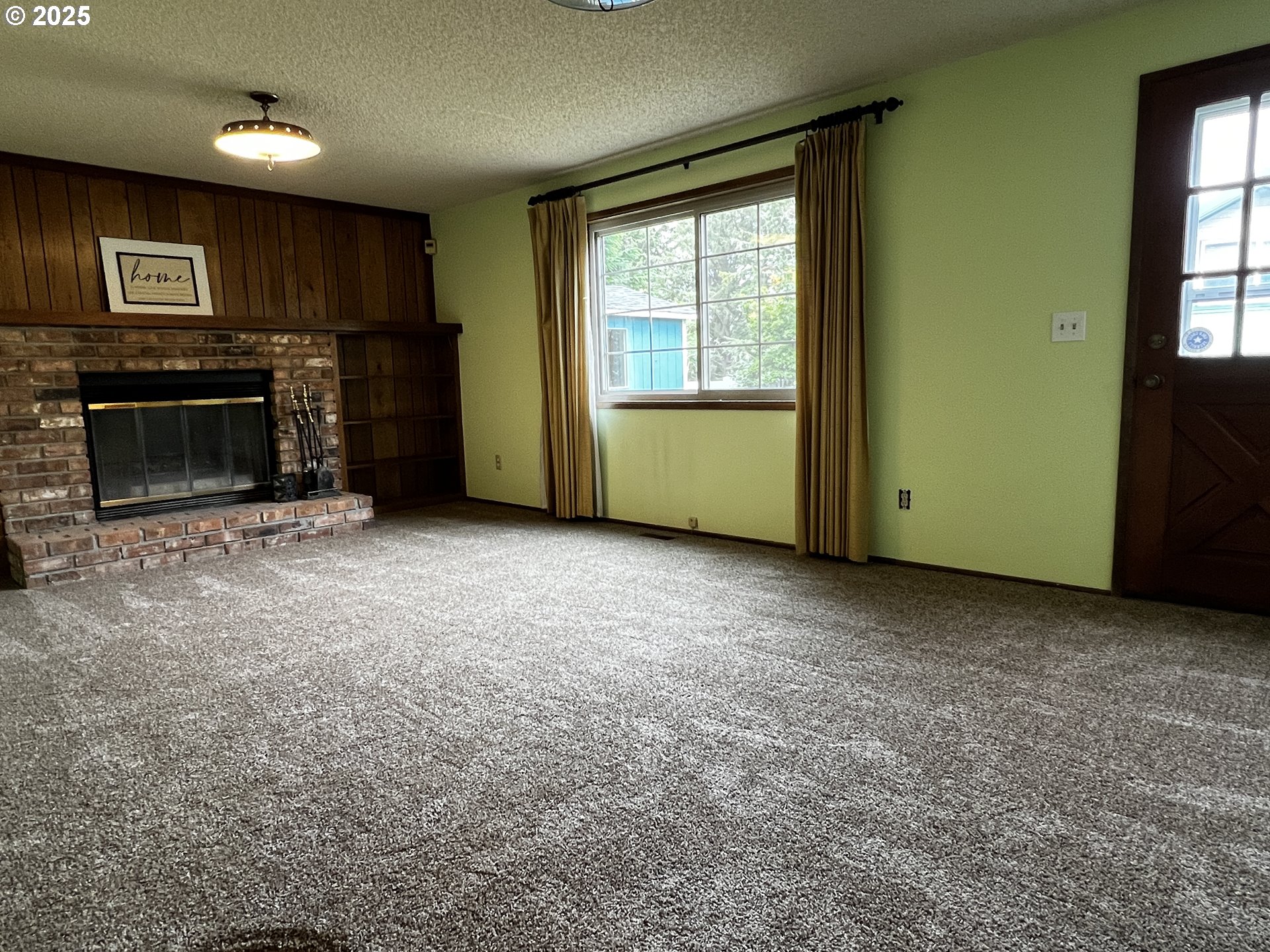 1011 Heather Court Reedsport, OR 97467 - Photo 14 of 46 Family Room