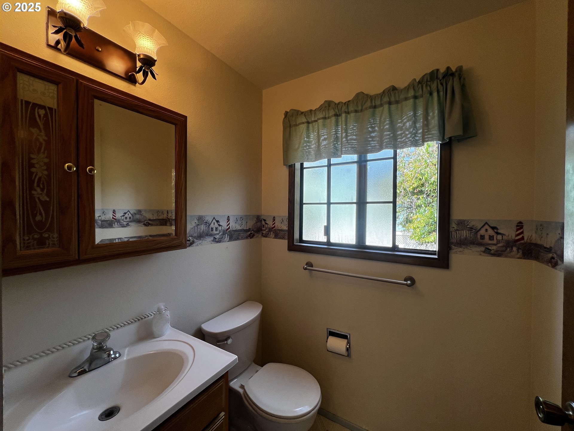 1011 Heather Court Reedsport, OR 97467 - Photo 17 of 46 Bathroom
