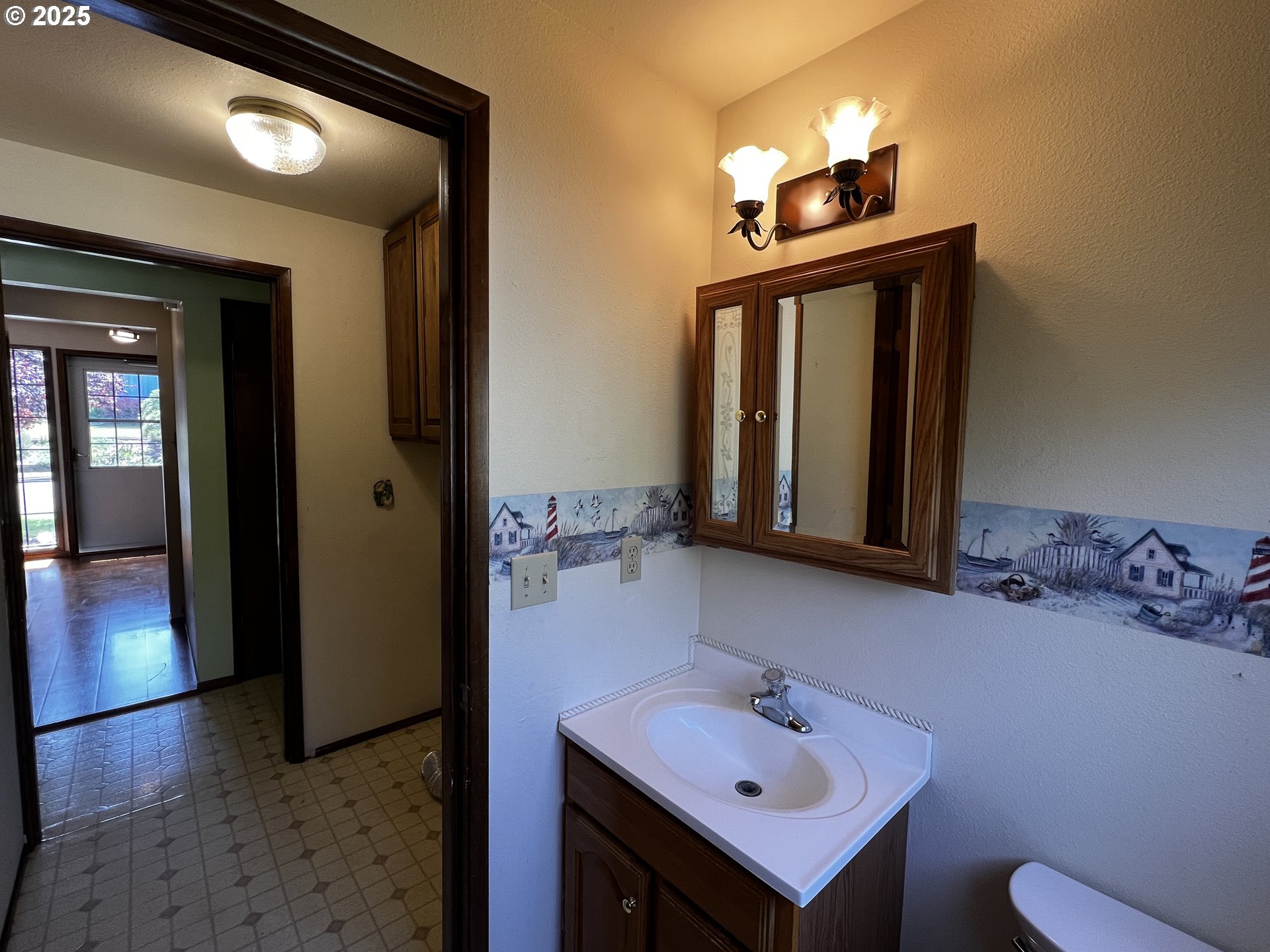 1011 Heather Court Reedsport, OR 97467 - Photo 18 of 46 Laundry