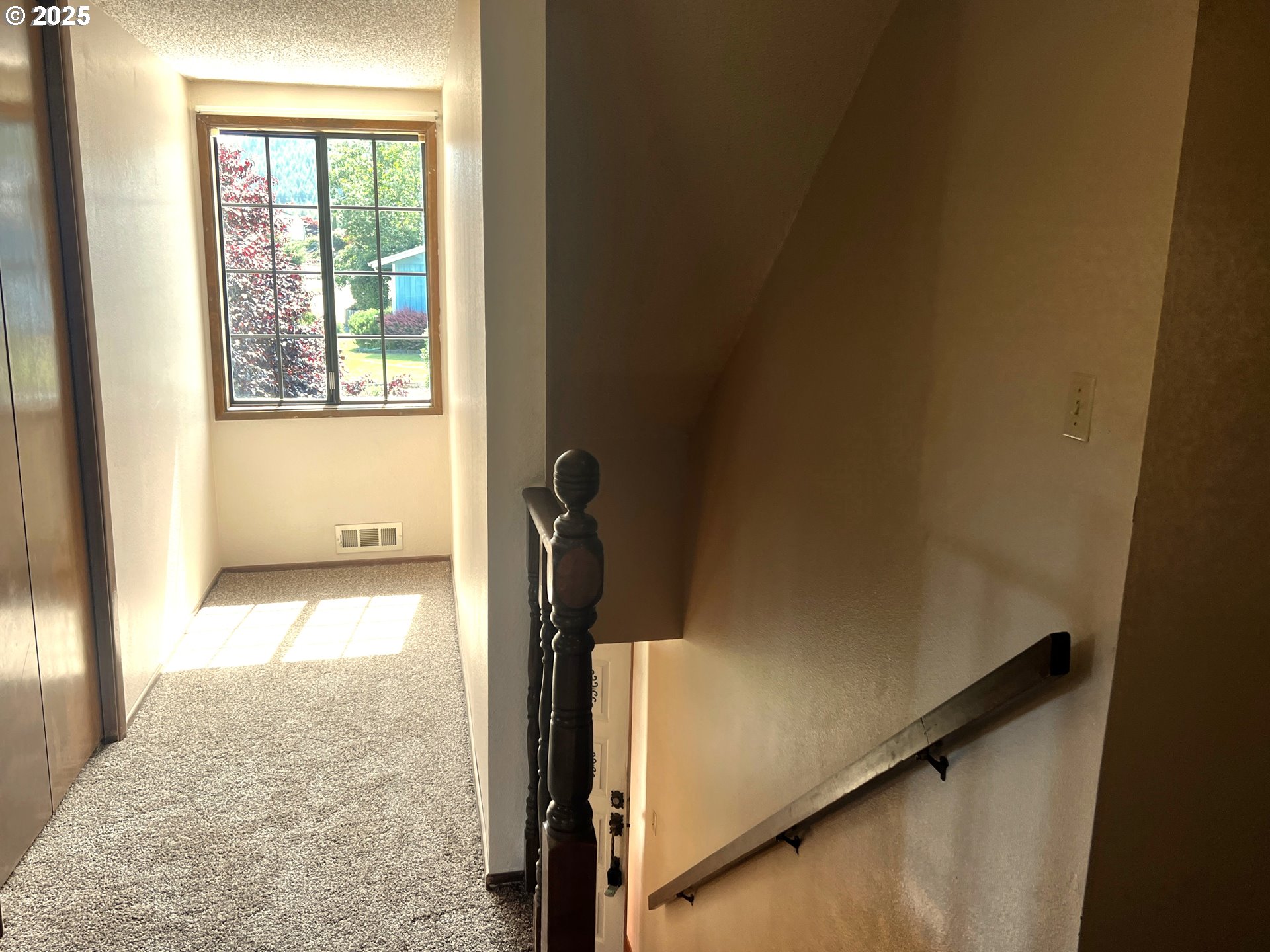 1011 Heather Court Reedsport, OR 97467 - Photo 20 of 46 Staircase