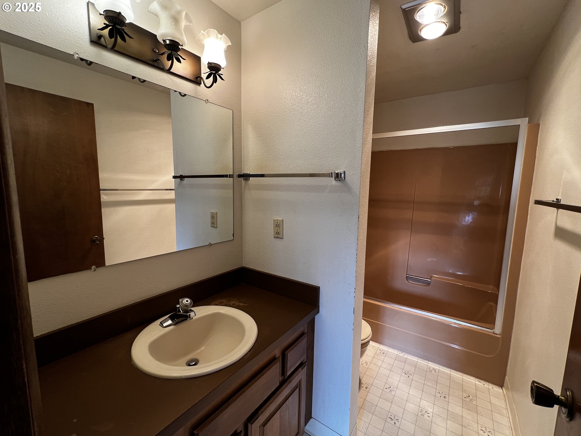 1011 Heather Court Reedsport, OR 97467 - Photo 30 of 46 Bathroom