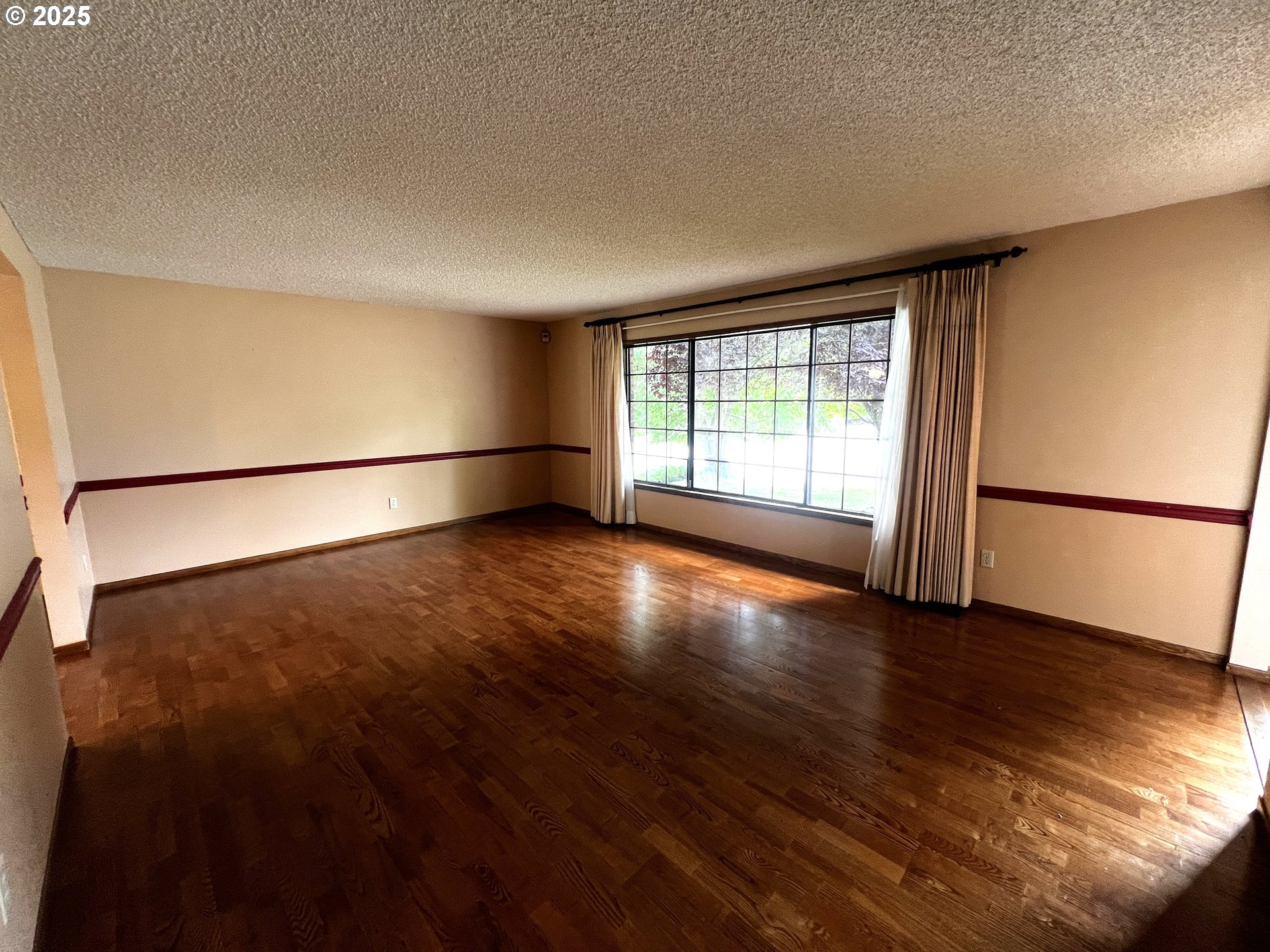 1011 Heather Court Reedsport, OR 97467 - Photo 7 of 46 Living Room
