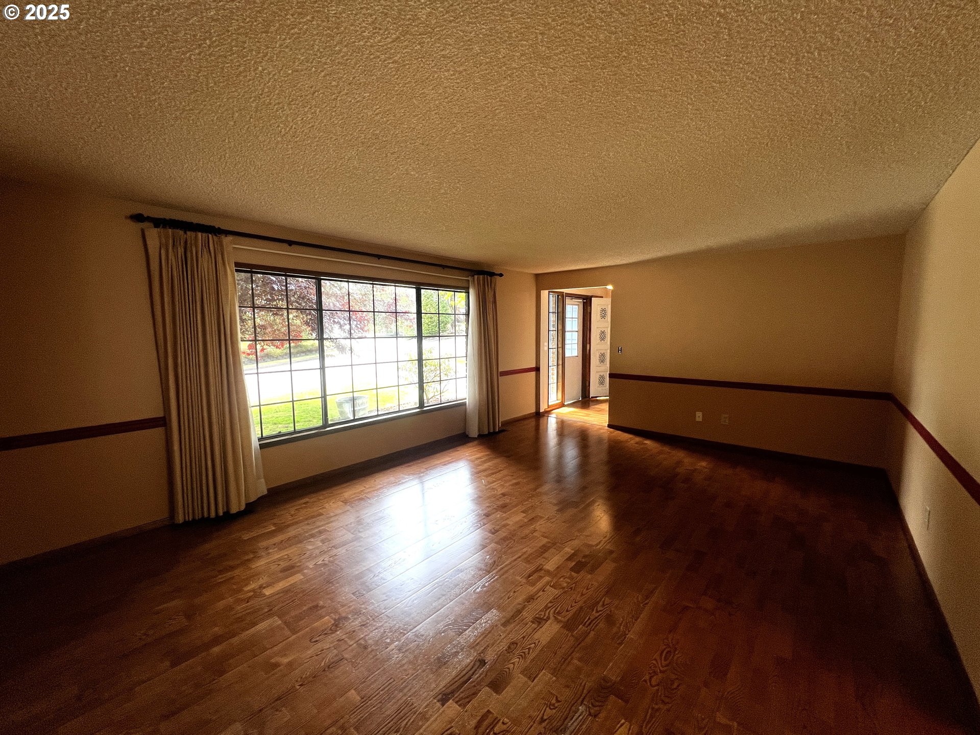 1011 Heather Court Reedsport, OR 97467 - Photo 8 of 46 Living Room