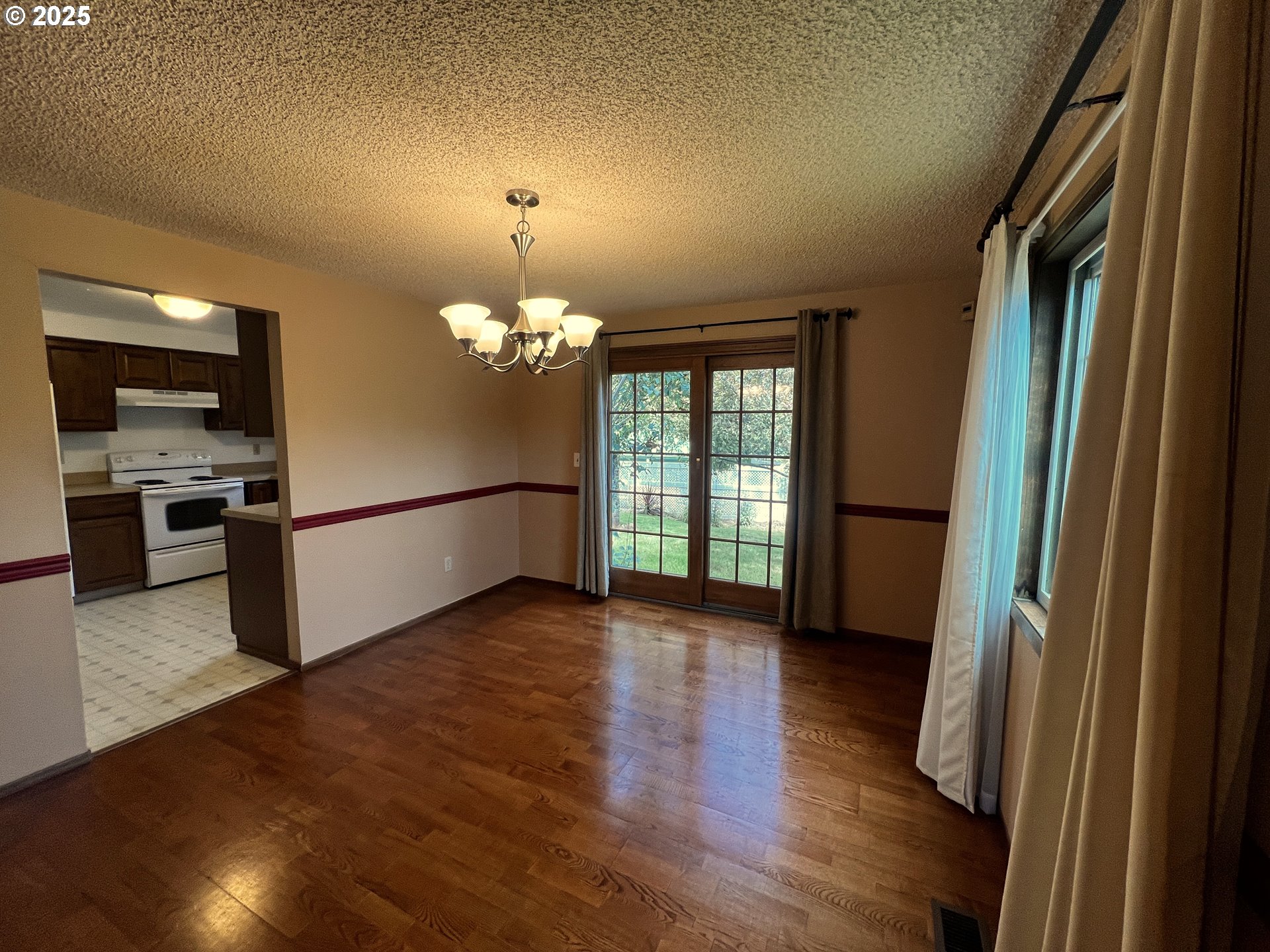 1011 Heather Court Reedsport, OR 97467 - Photo 10 of 46 Dining Room