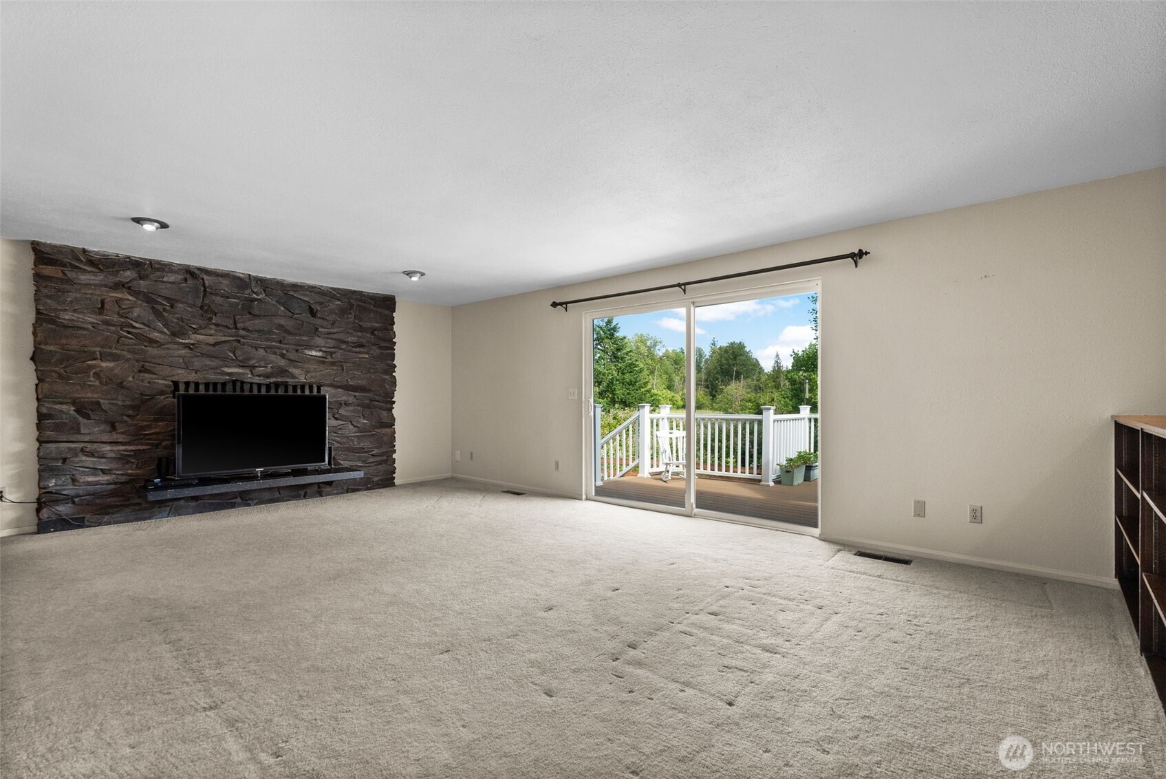 12012 County Line Road East Edgewood, WA 98372 - Photo 11 of 39 Gallery Image 11