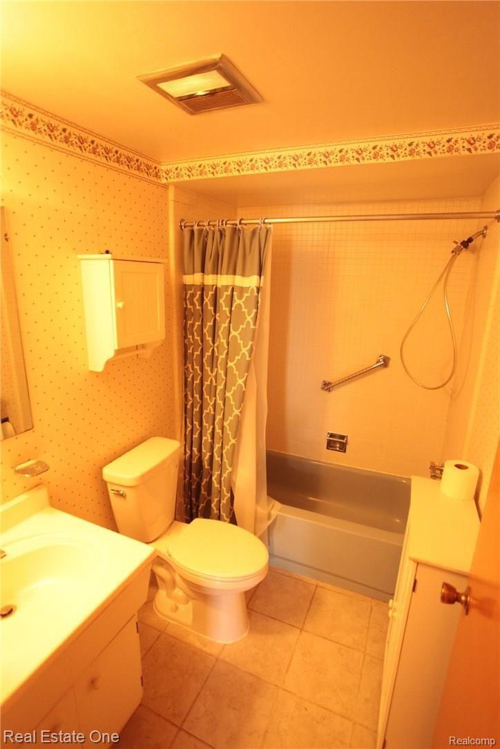 1199 South Sheldon Road, Unit 76 Plymouth, MI 48170 - Photo 11 of 29 IMG_7677K76.JPG