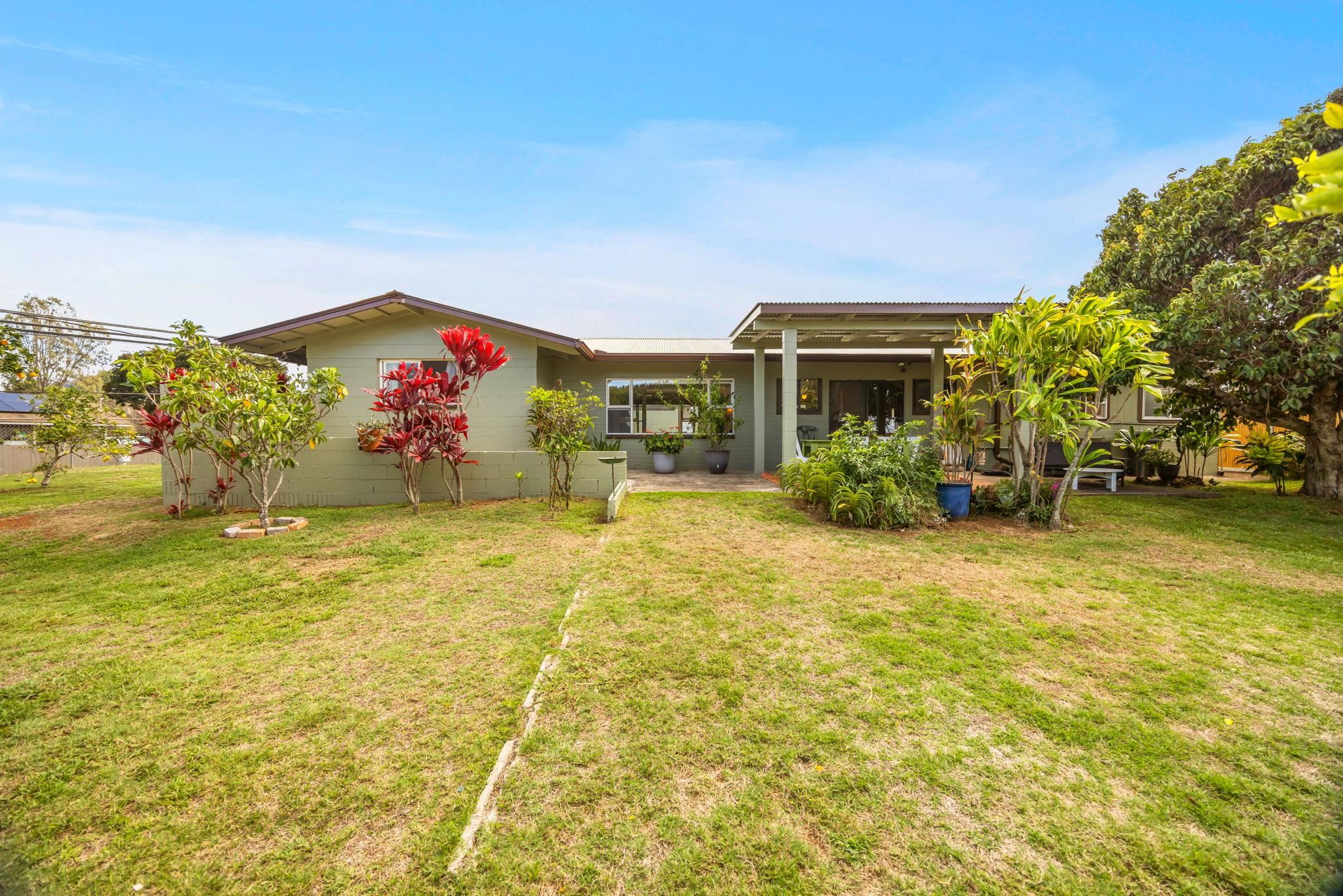 1199 Freitas Place Makawao, HI 96768 - Photo 32 of 49 a front view of house with yard