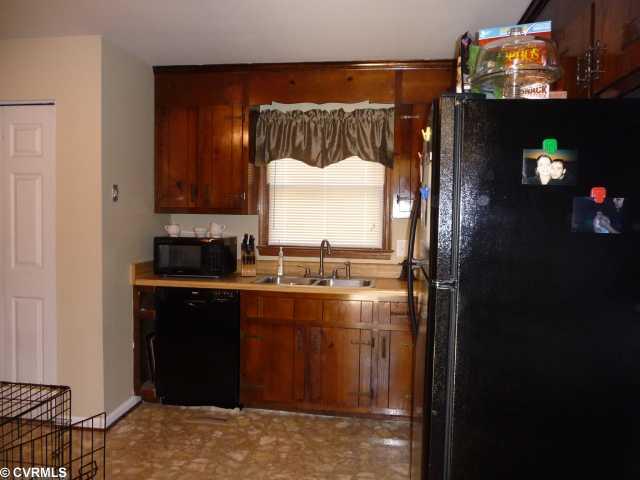 206 Spring Drive Colonial Heights, VA 23834 - Photo 6 of 10 Kitchen - Eat-in Kitchen