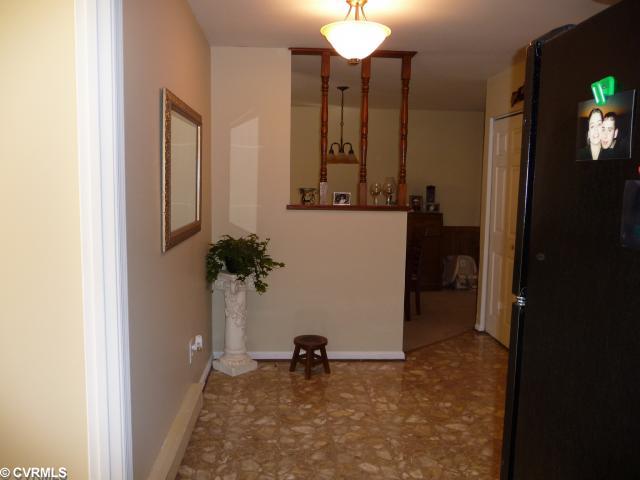 206 Spring Drive Colonial Heights, VA 23834 - Photo 7 of 10 Living Room
