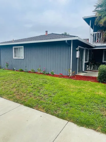 a view of outdoor space yard and porch
