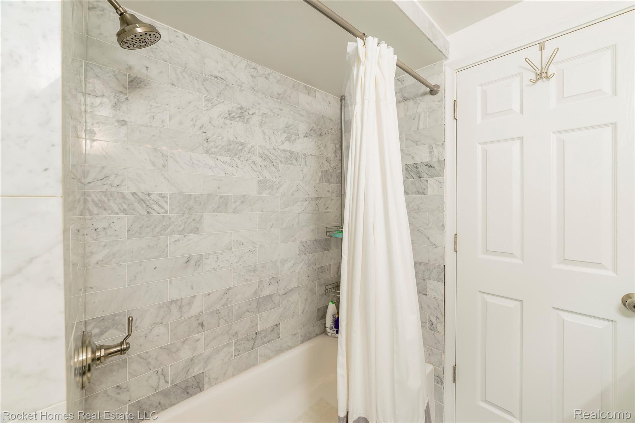 879 Foxhall Road Bloomfield Hills, MI 48304 - Photo 32 of 44 030-photo-bathroom-7719074.jpg