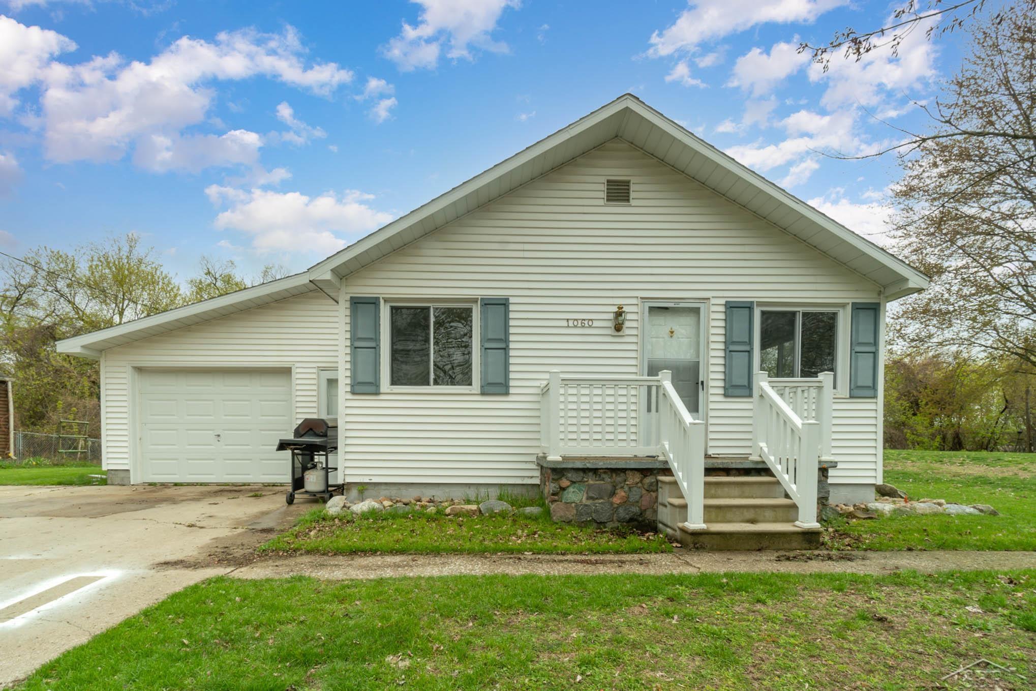 1060 Pine Road Bay City, MI 48706 - Photo 1 of 25 Front