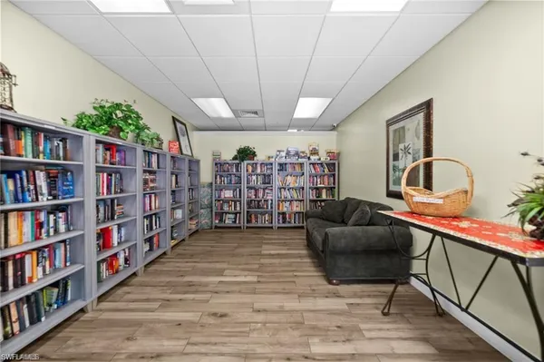 a livingroom with a book shelf and a book shelf