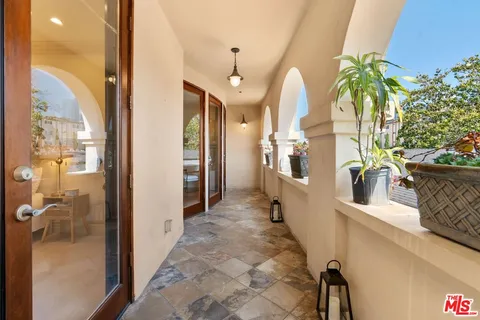 $1,049,000 | 10364 Almayo Avenue, Unit 305, Los Angeles, CA 90064
