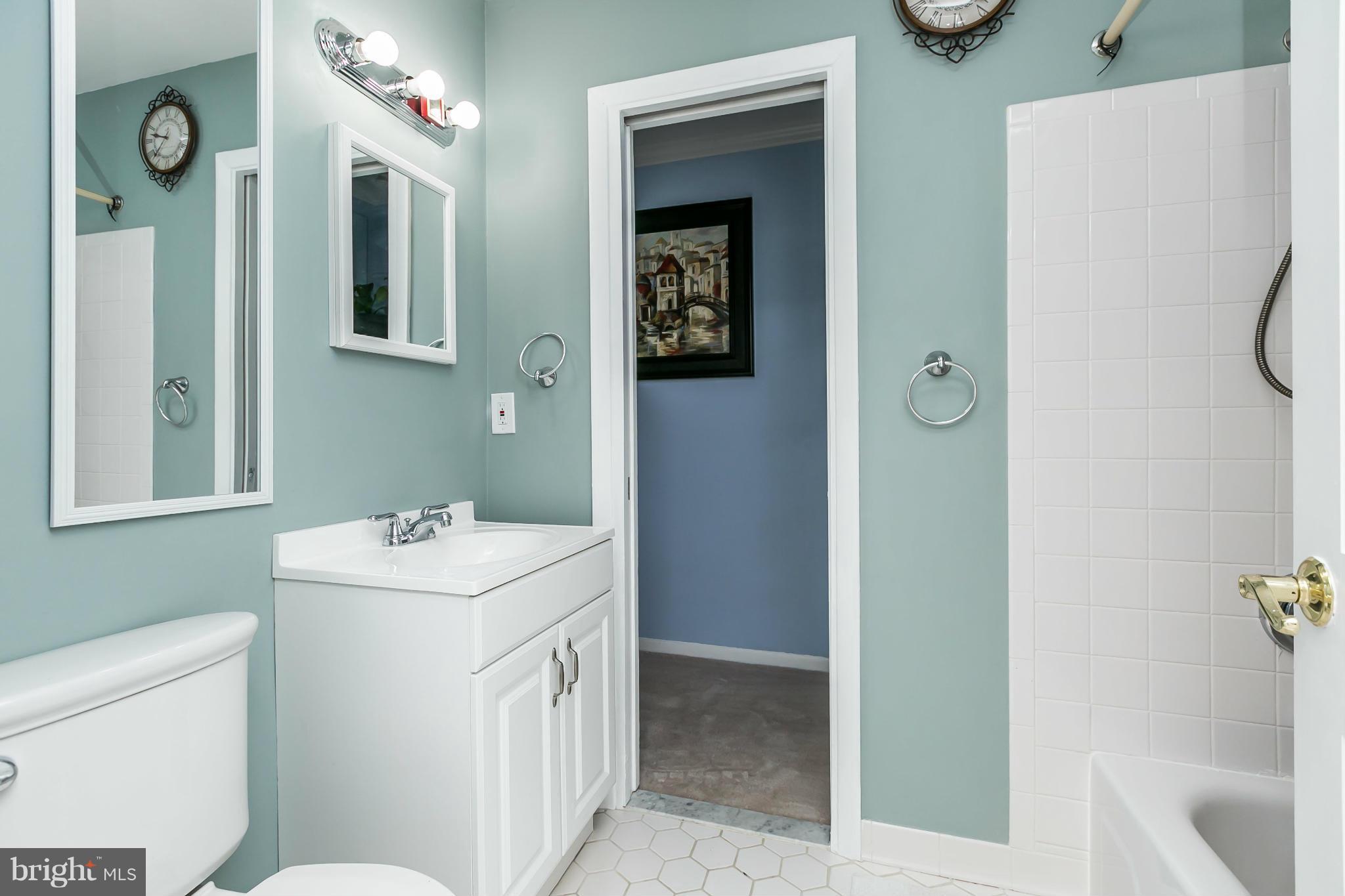 9339 Pan Ridge Road Baltimore, MD 21234 - Photo 18 of 27 Bath