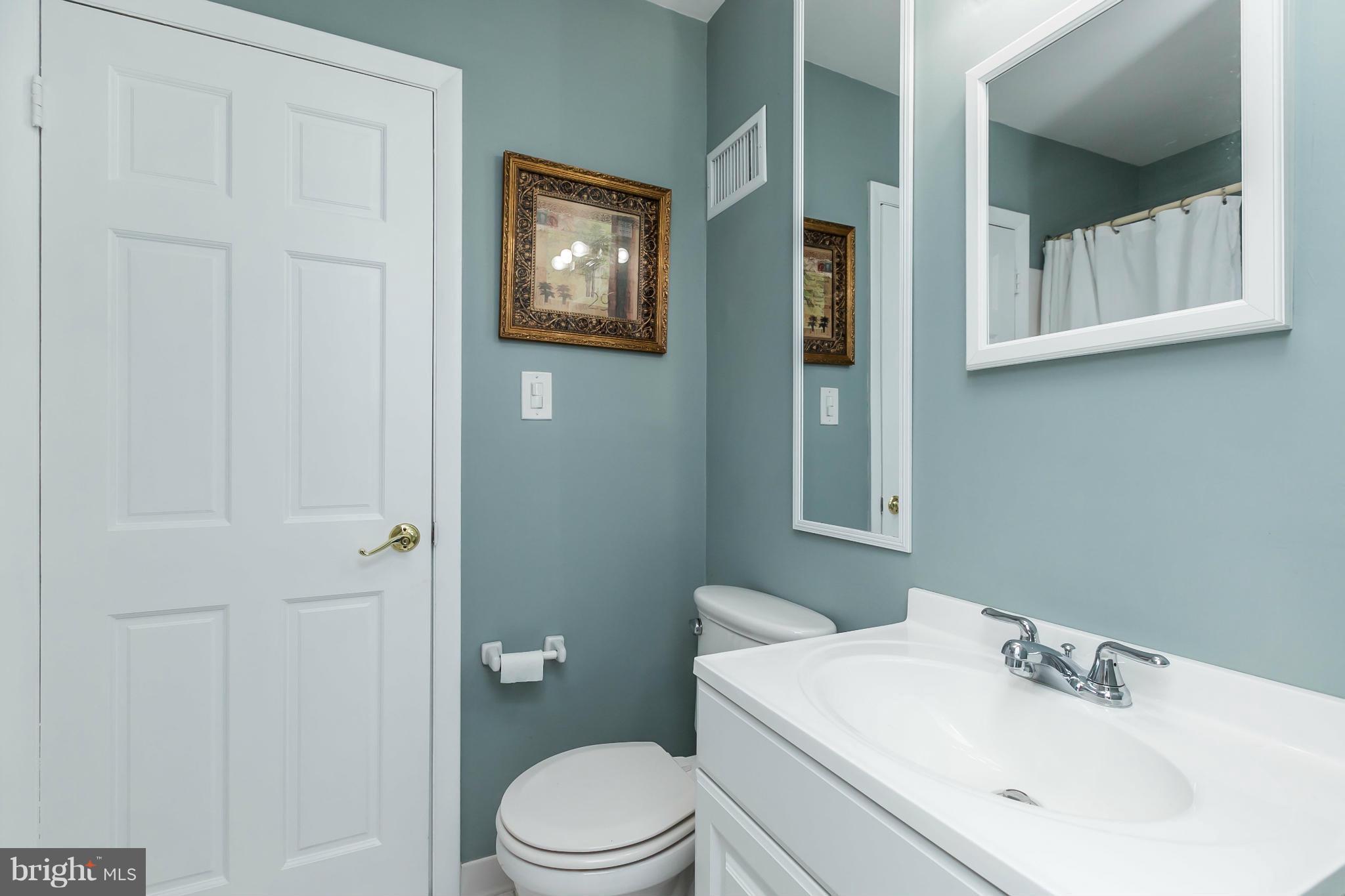 9339 Pan Ridge Road Baltimore, MD 21234 - Photo 19 of 27 Bath