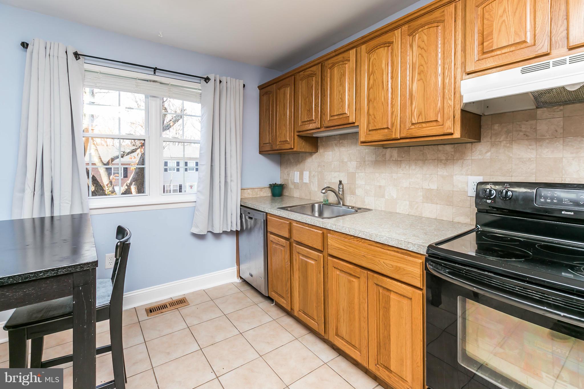 9339 Pan Ridge Road Baltimore, MD 21234 - Photo 5 of 27 Kitchen